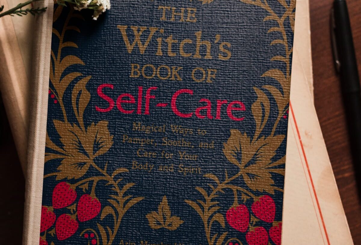 The Witch’s Book of Self-Care: Magical ways to pamper, soothe and care for Your Body and Spirit – Arin Murphy-Hiscock